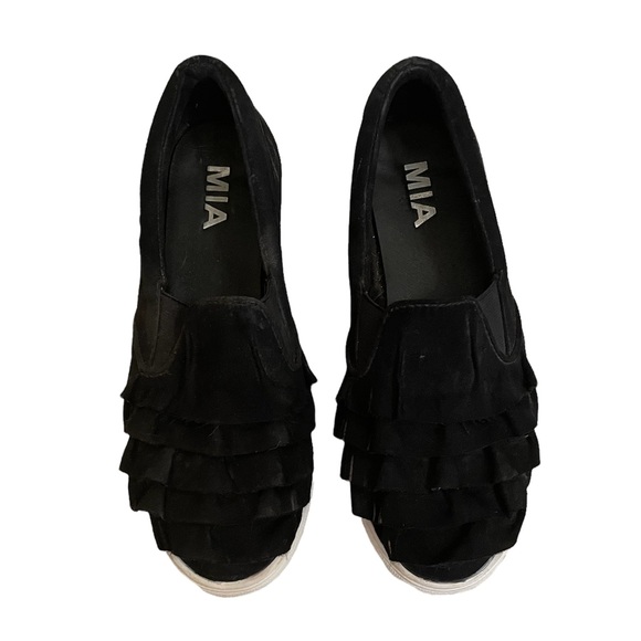 MIA Black Ruffle Platform Shoes - Picture 1 of 7